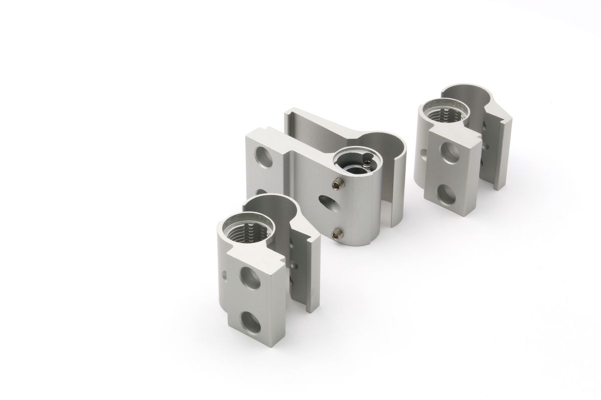 Schüco 279540 Aufsatztürband, silber 22 mm, nach innen oder außen öffnende Tür (Vorgängerartikel 239870)